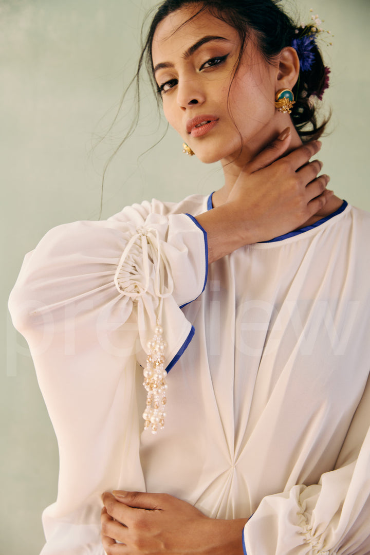 kaftan with puff sleeves comes along with pleated pant