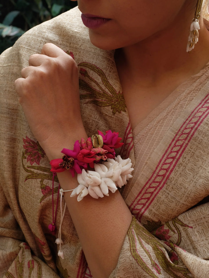 Shades of Red Mogra bracelet