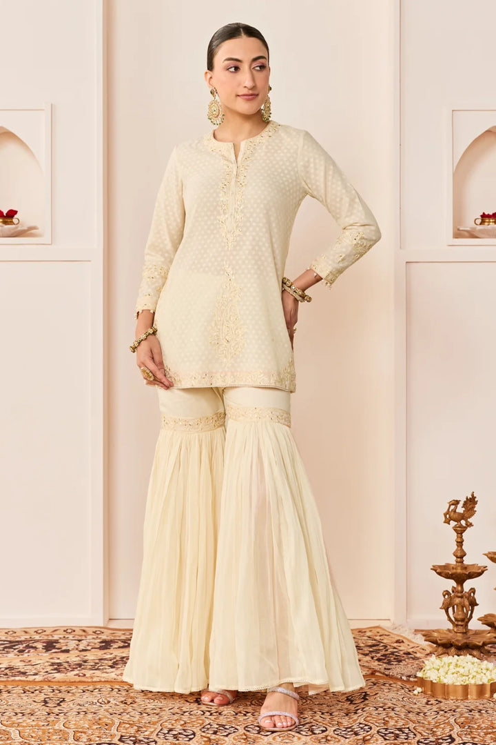 Yasneen -daisy Ivory Short Kurta With Garara And Dupatta