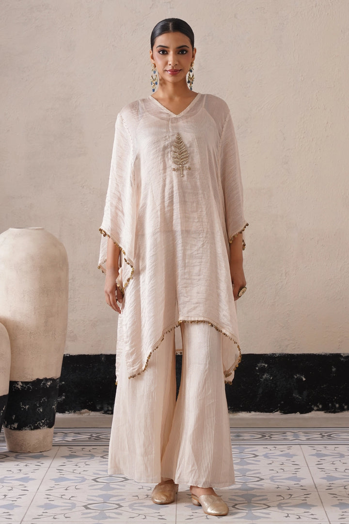 Dutch Ivory Oval Kaftan Set