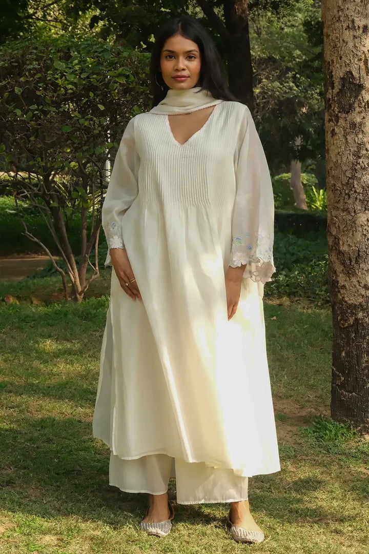 Ivory Floral Scallops Kurta Set