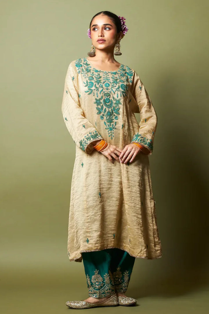 Chand Moti embroidered kurta set
