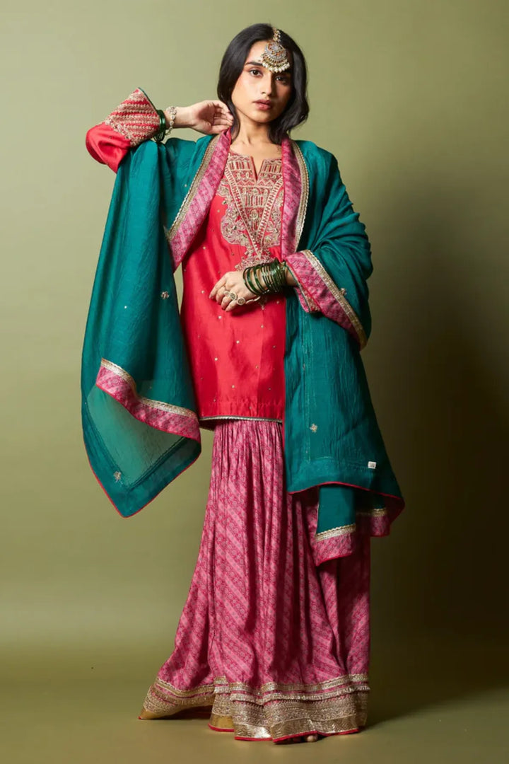 Lal Noorani embroidered kurta set