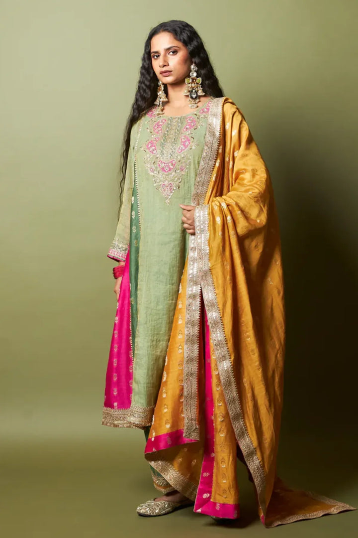Ratna Pratha embroidered kurta set