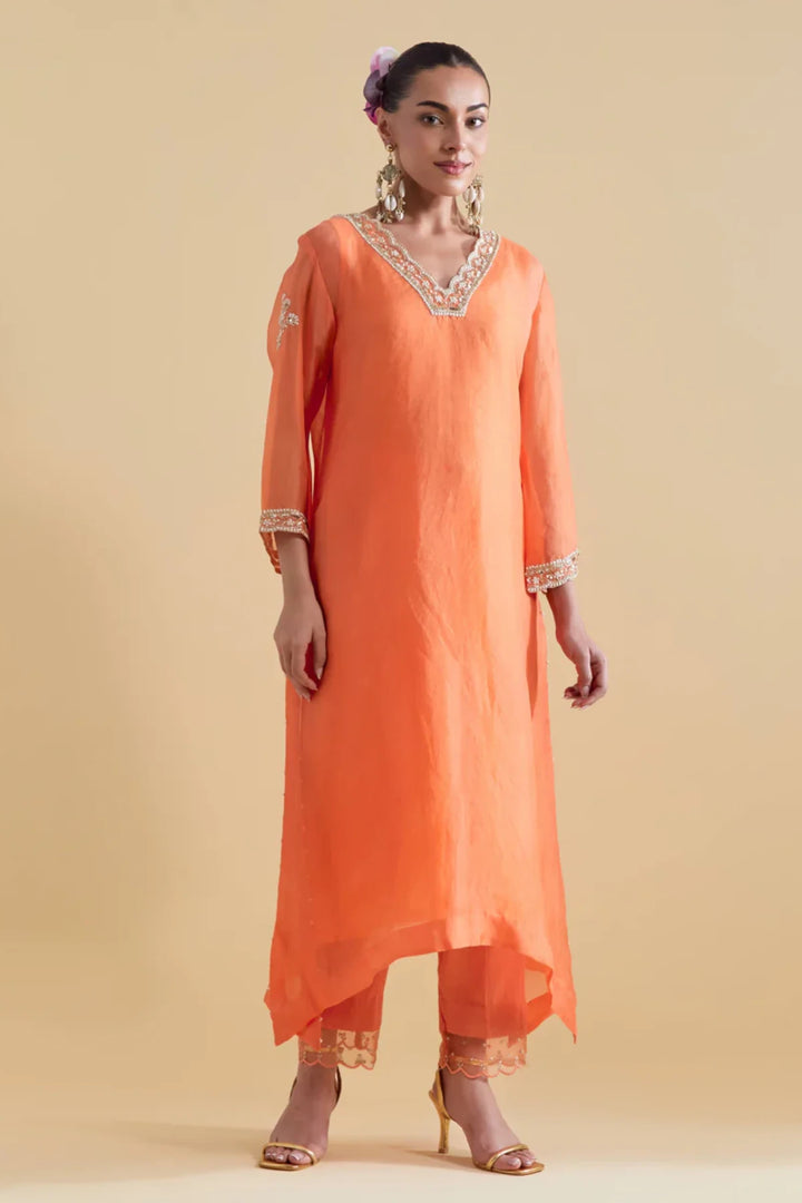 Orange Scallopped V Neck Kurta Set with a Slip