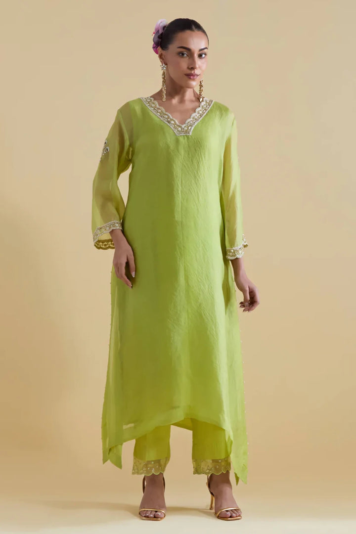 Pista Green Scallopped V Neck Kurta Set with a Slip