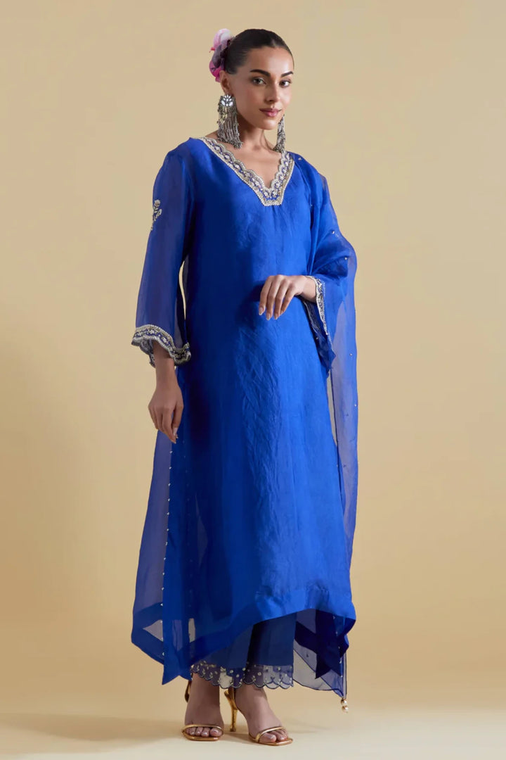 Royal Blue Scallopped V Neck Kurta Set with a Slip