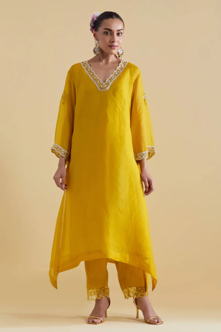 Mustard Scallopped V Neck Kurta Set with a Slip