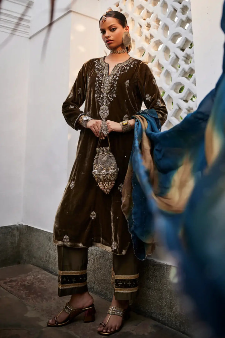 aqsa straight suit set antique gold