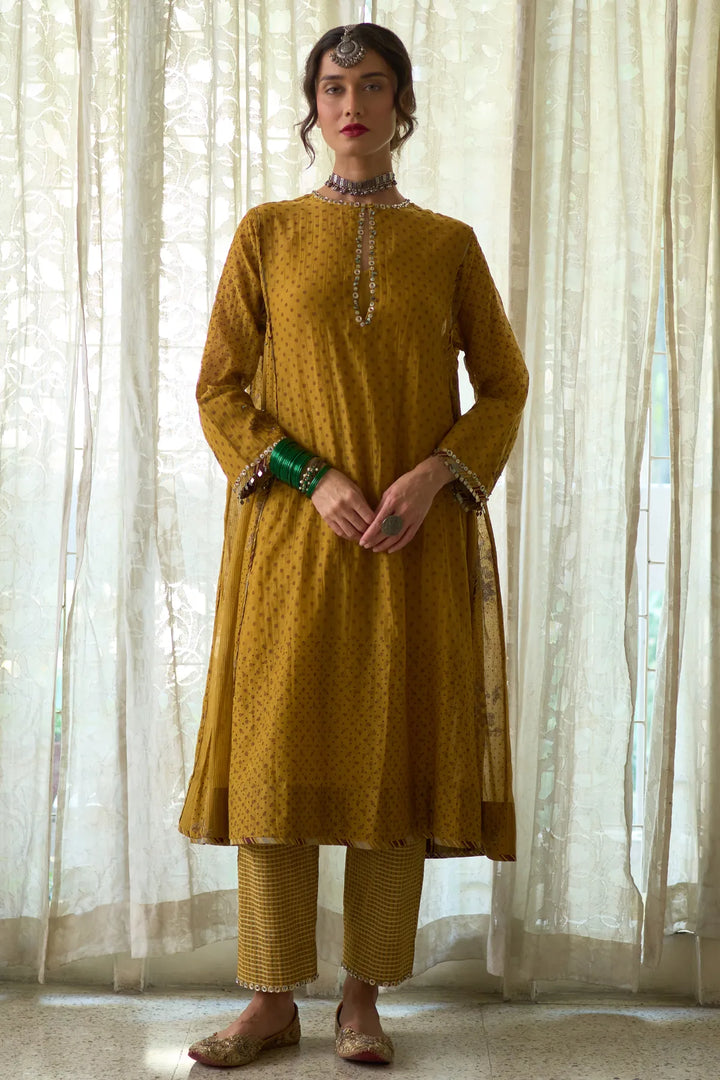 Kuhu Kurta