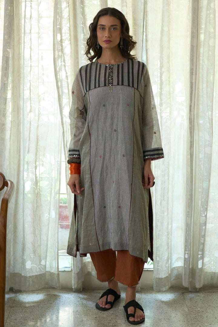 Saroj Kurta