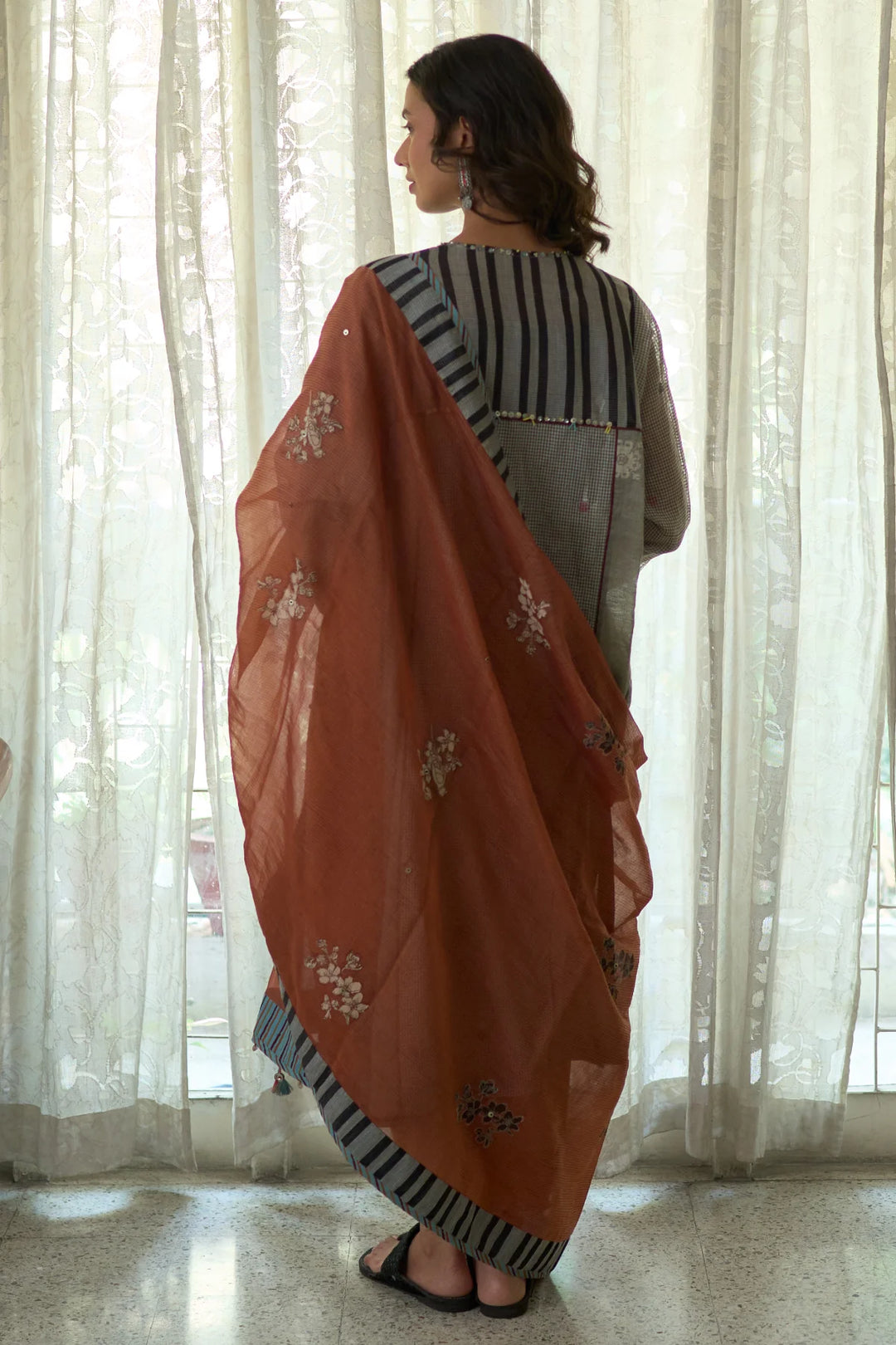 Saroj Kurta