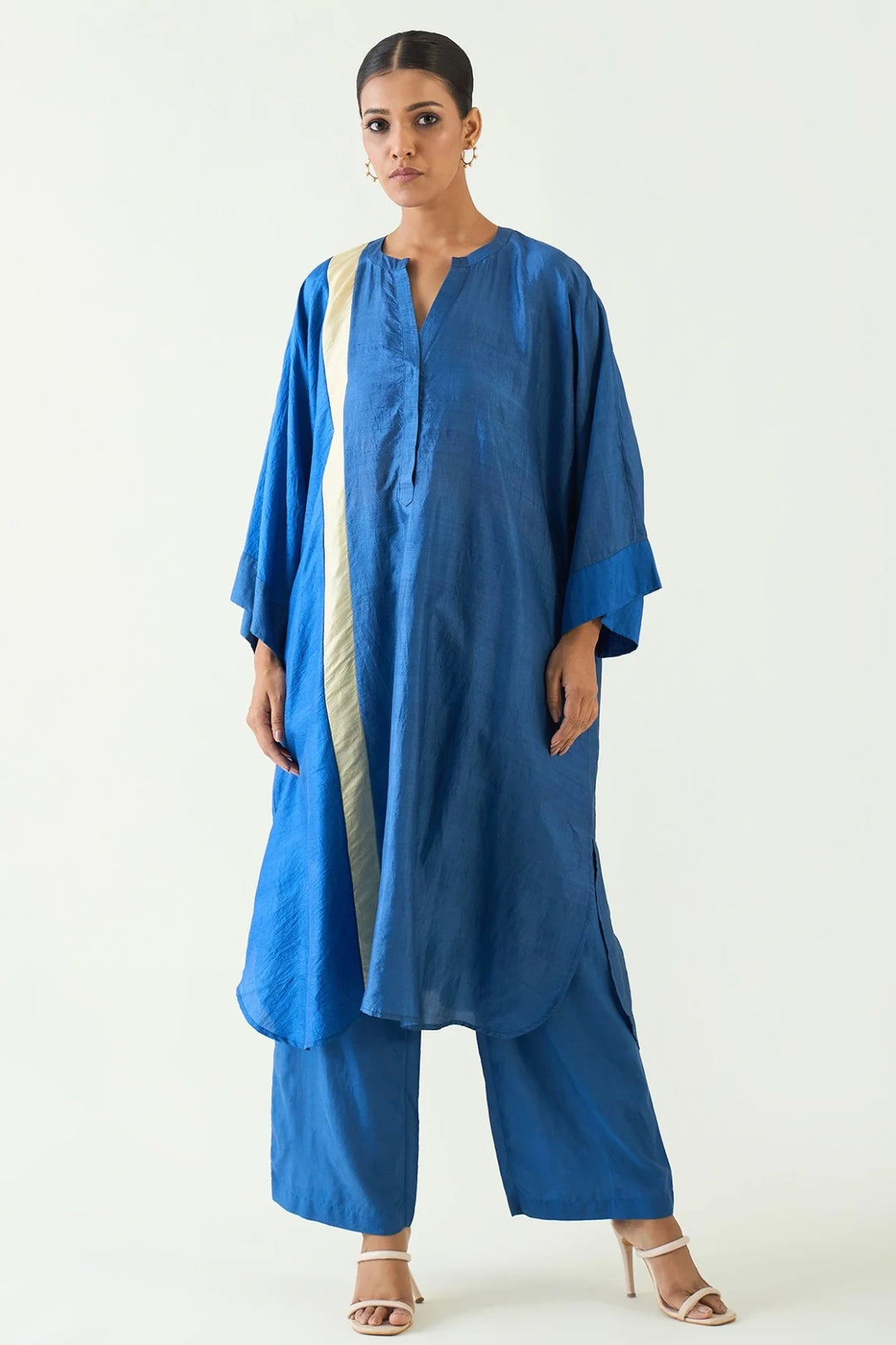 Niti: Linear Blue and Beige Long Kimono set- Blue