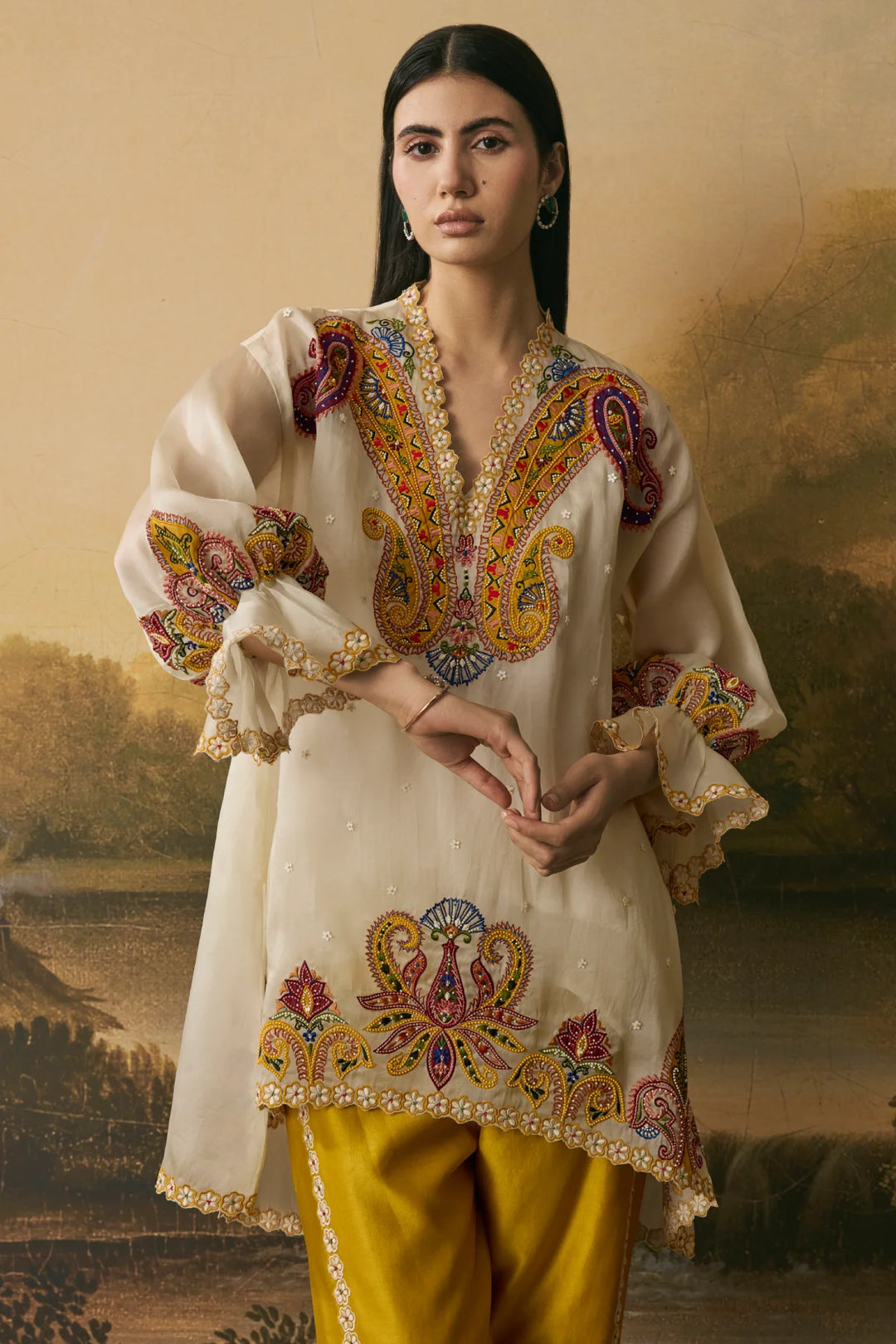 Ivory Contrast Paisley Tunic With Floral Tulip Pants