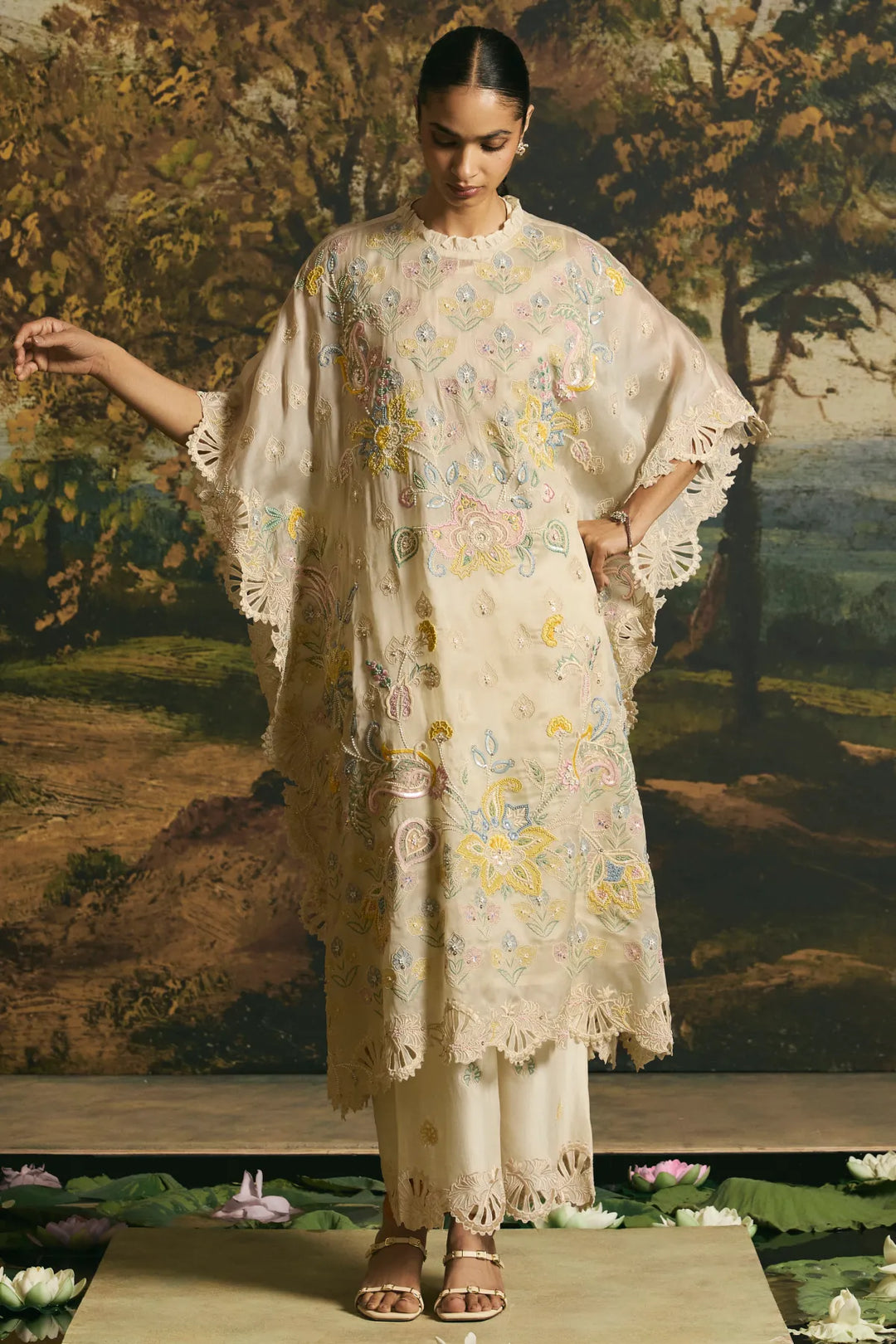 Ivory Paisley Detail Kaftan