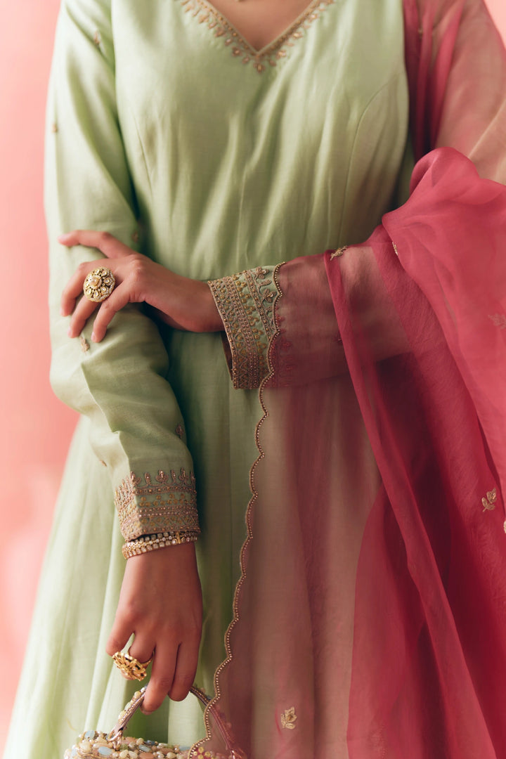 M15009 - Rivana
