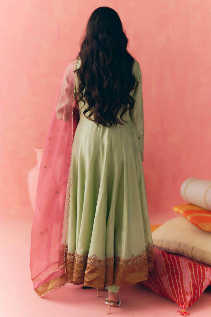 M15009 - Rivana