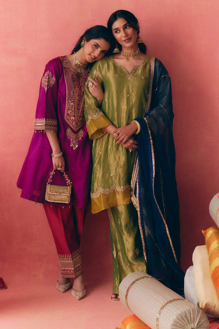 M12058 - Zaina