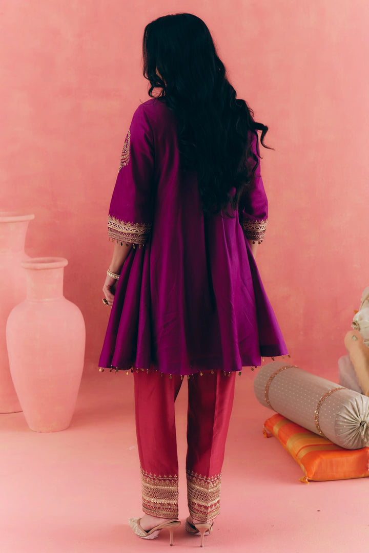 M12058 - Zaina