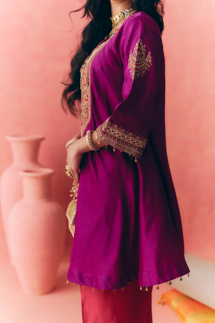 M12058 - Zaina