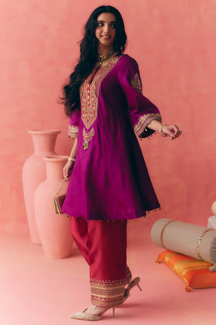 M12058 - Zaina
