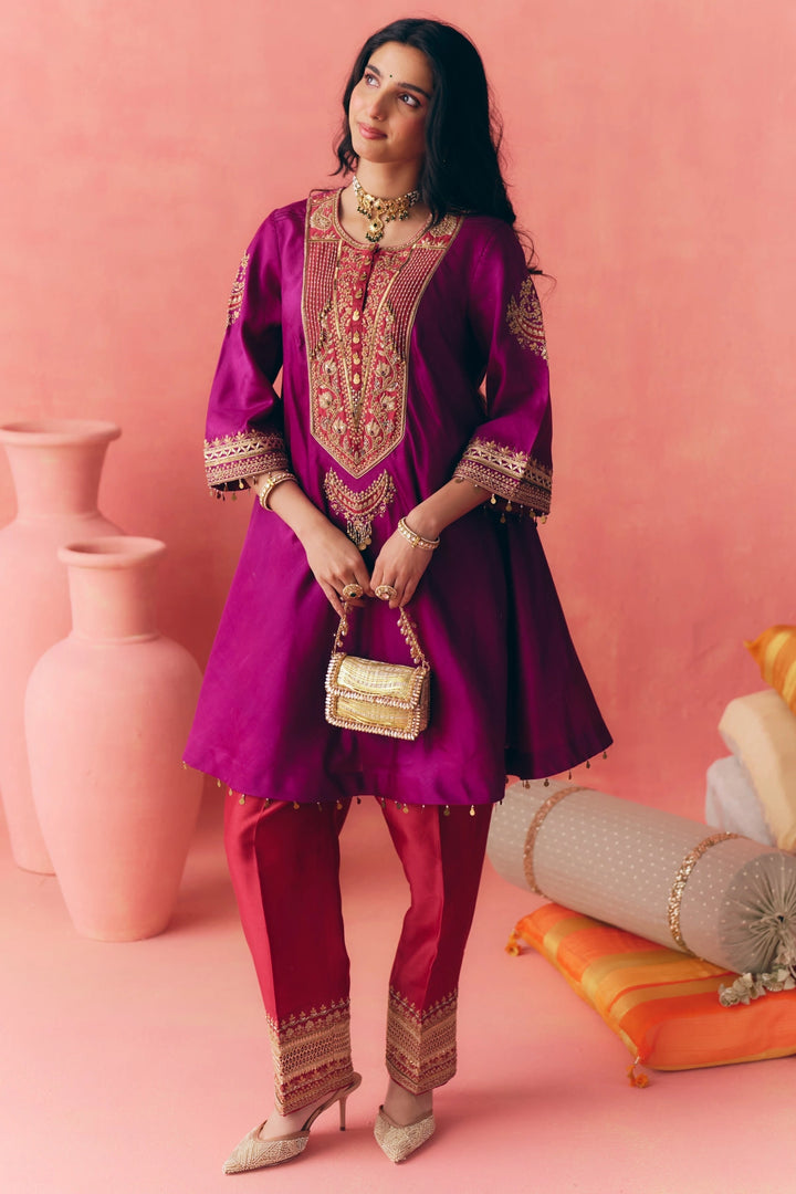 M12058 - Zaina