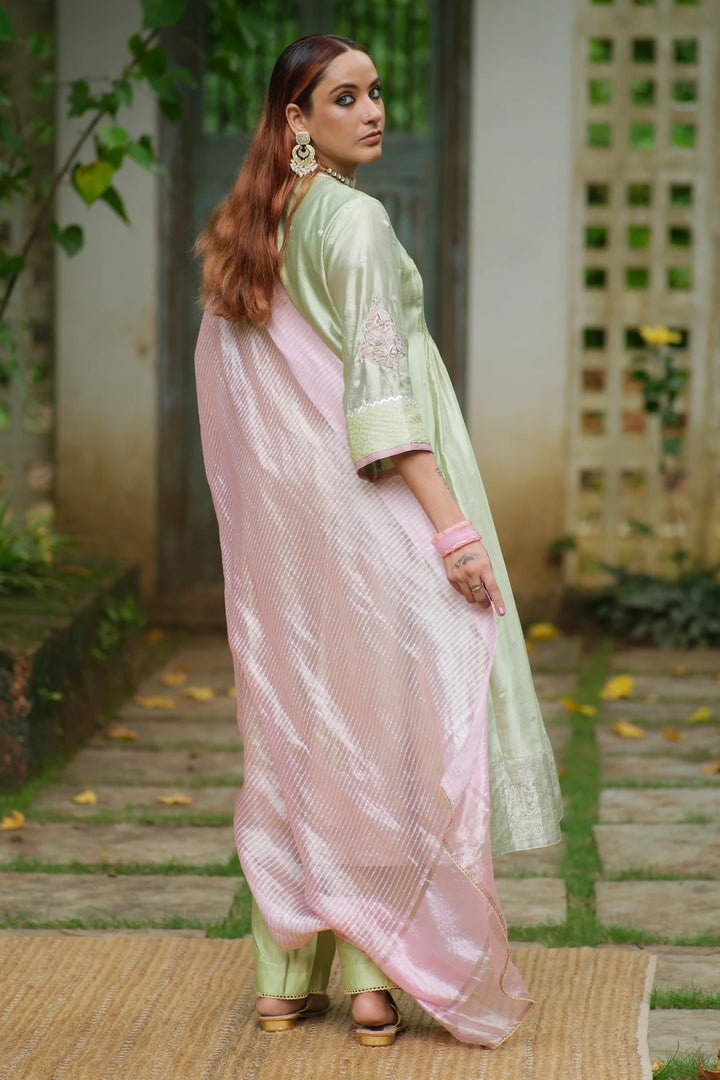 Silk V neck kurta W pintuck & buta on sleeve W contrast dupatta & matching pants