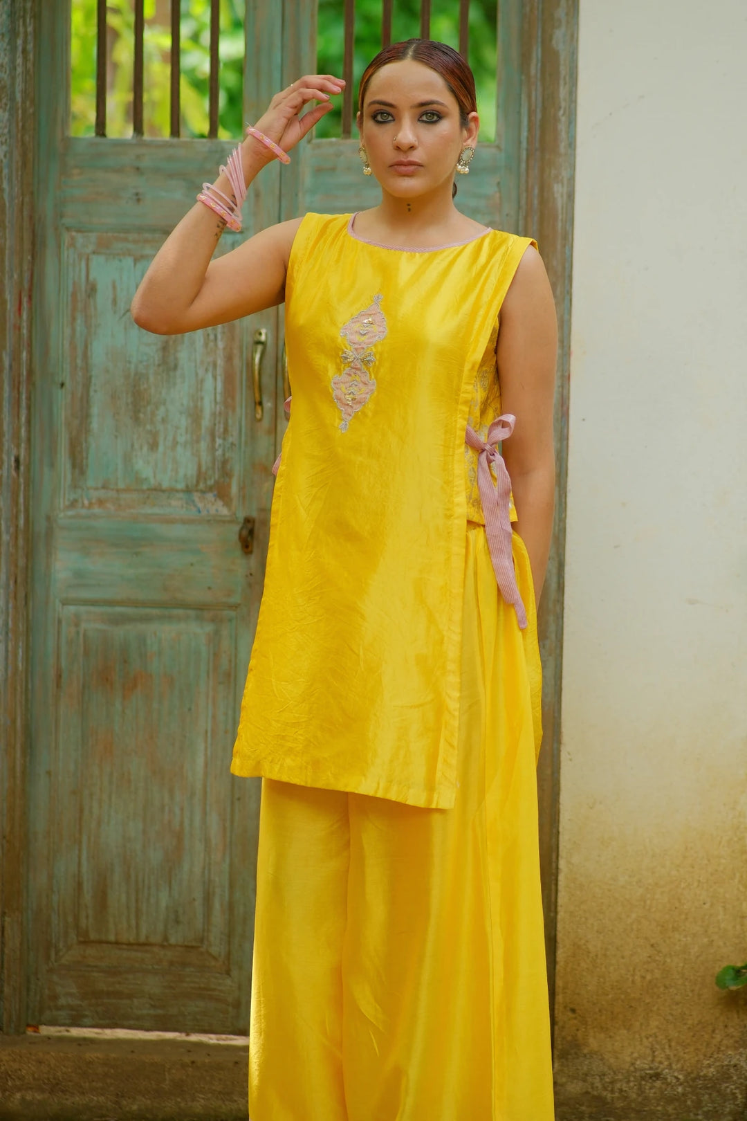 Sleeveless top W side brocade & front buta & pallazo pants