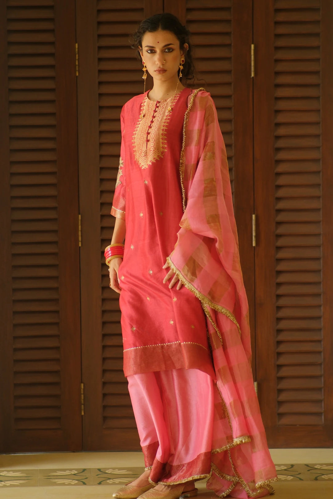 Aline benerasi woven kurta W sleeve emb & contrast pant & checks dupatta