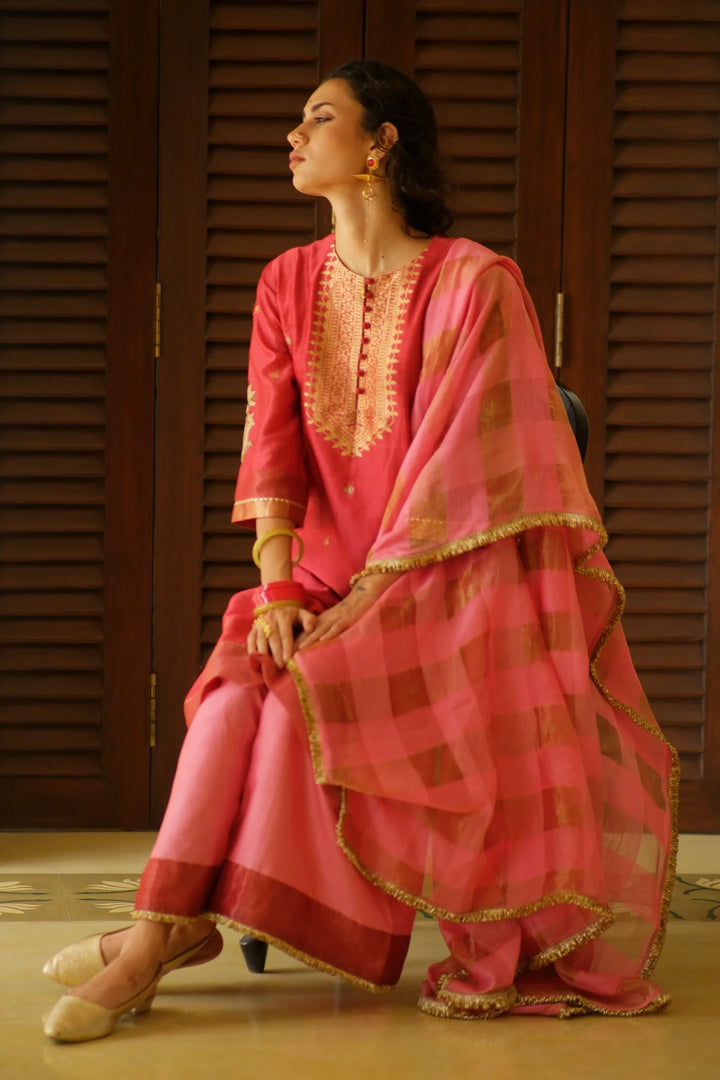 Aline benerasi woven kurta W sleeve emb & contrast pant & checks dupatta
