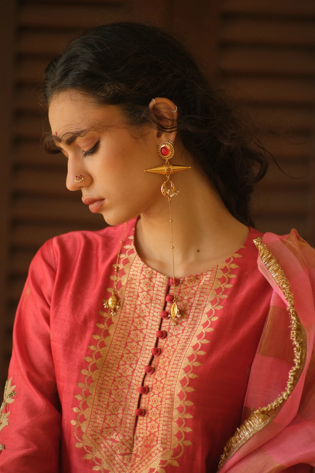 Aline benerasi woven kurta W sleeve emb & contrast pant & checks dupatta