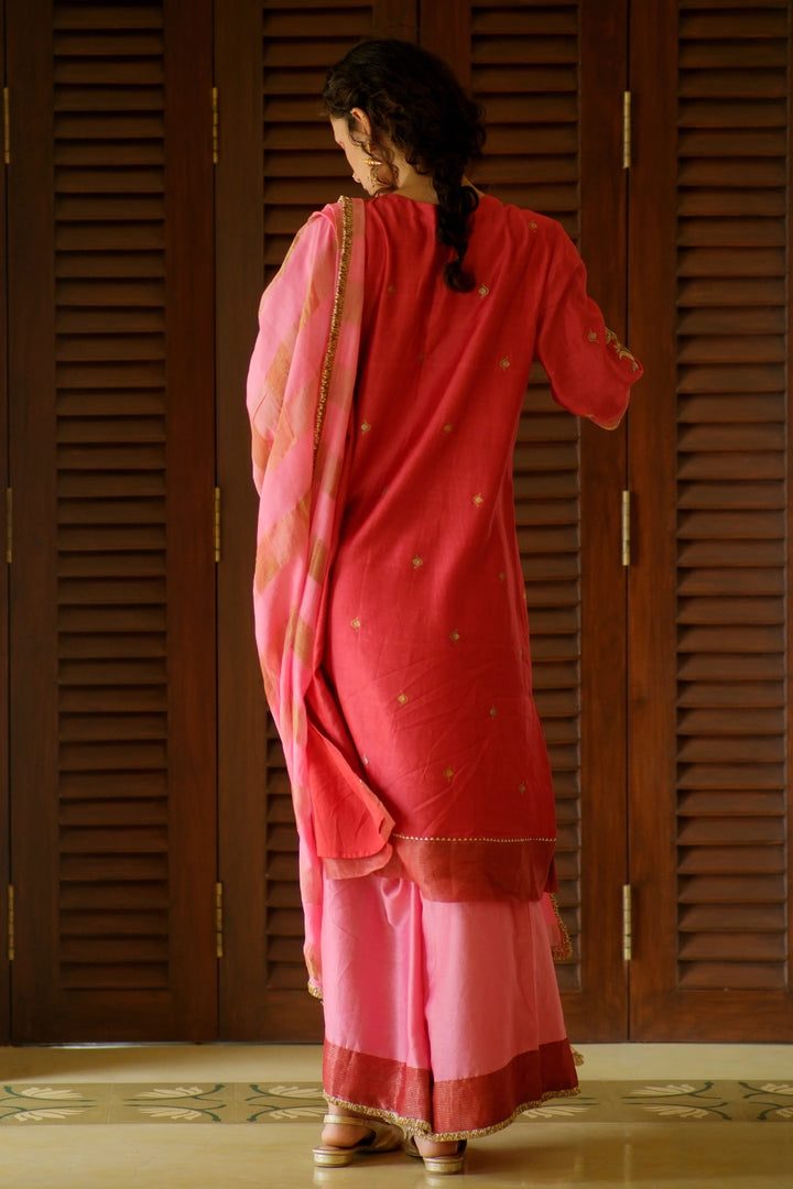 Aline benerasi woven kurta W sleeve emb & contrast pant & checks dupatta