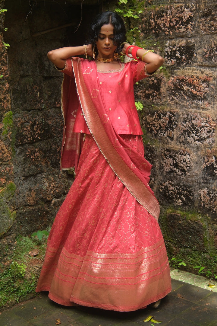Antique benerasi woven lehenga W choli & benerasi dupatta