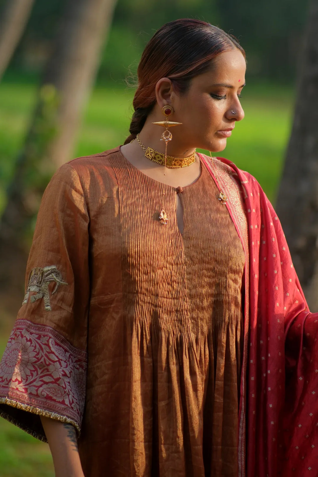 Tissue kurta W sleeve handwork W contrast silk temple dupatta & matching pants