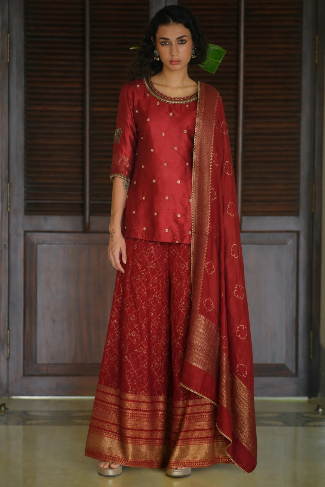 Matka neck short kurta W elephant buta at sleeve W antique benerasi pallazo & dupatta