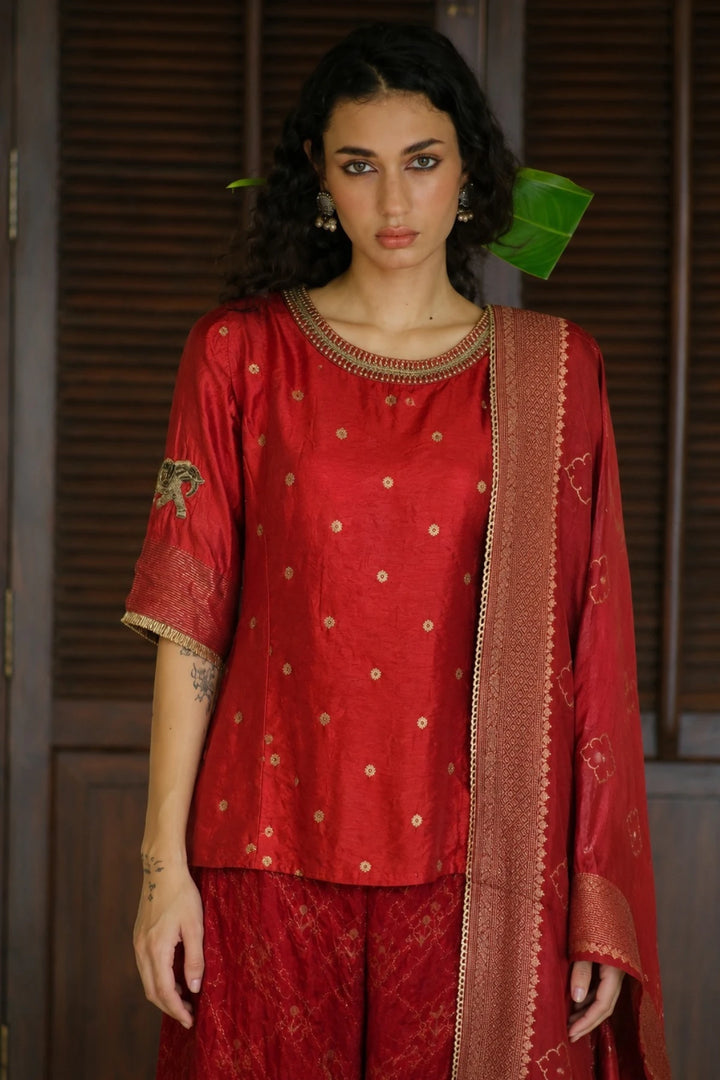 Matka neck short kurta W elephant buta at sleeve W antique benerasi pallazo & dupatta