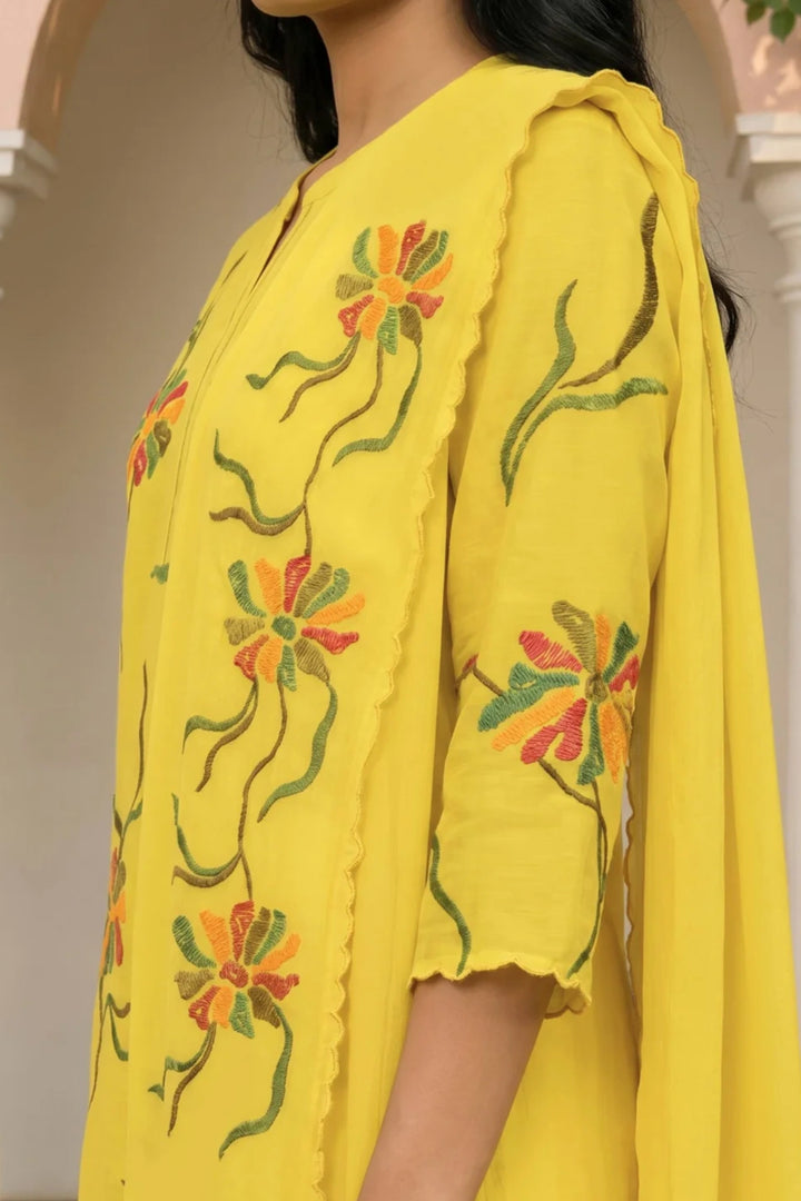 Meher Thread Embroidered Kurta Set