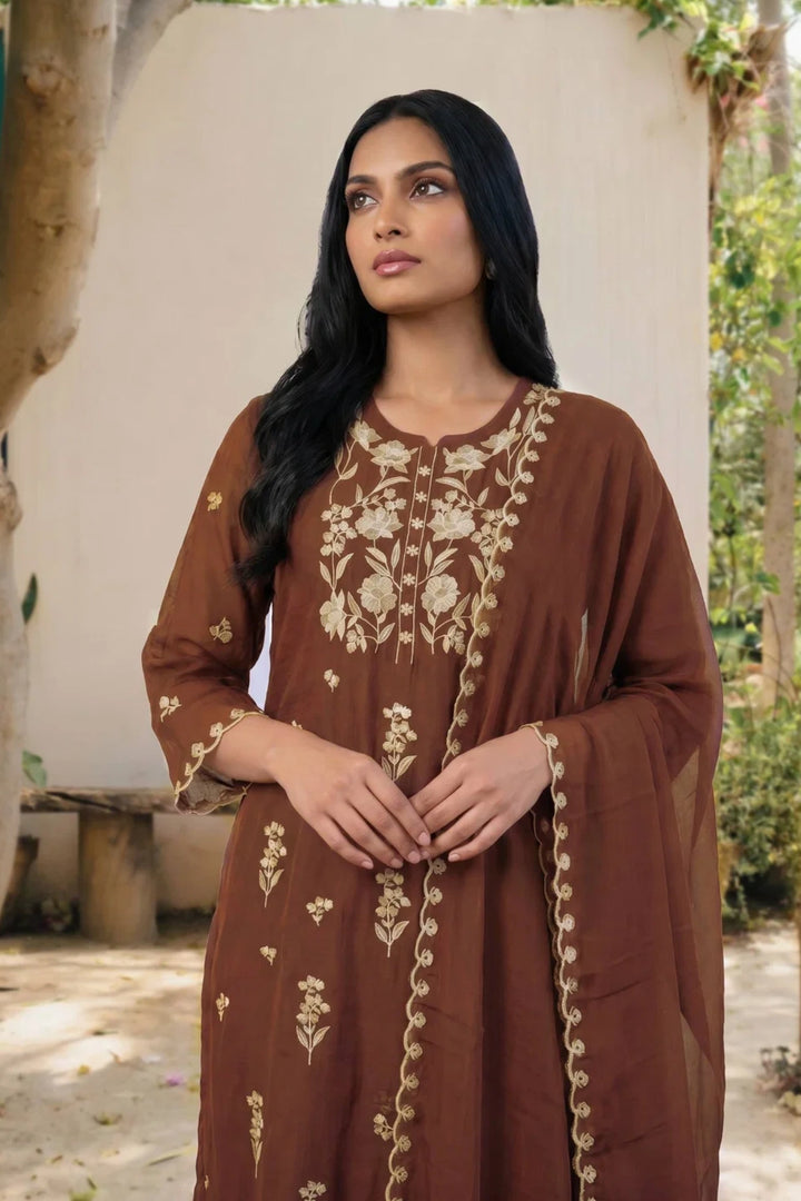 Noorani Thread Embroidered Kurta Set
