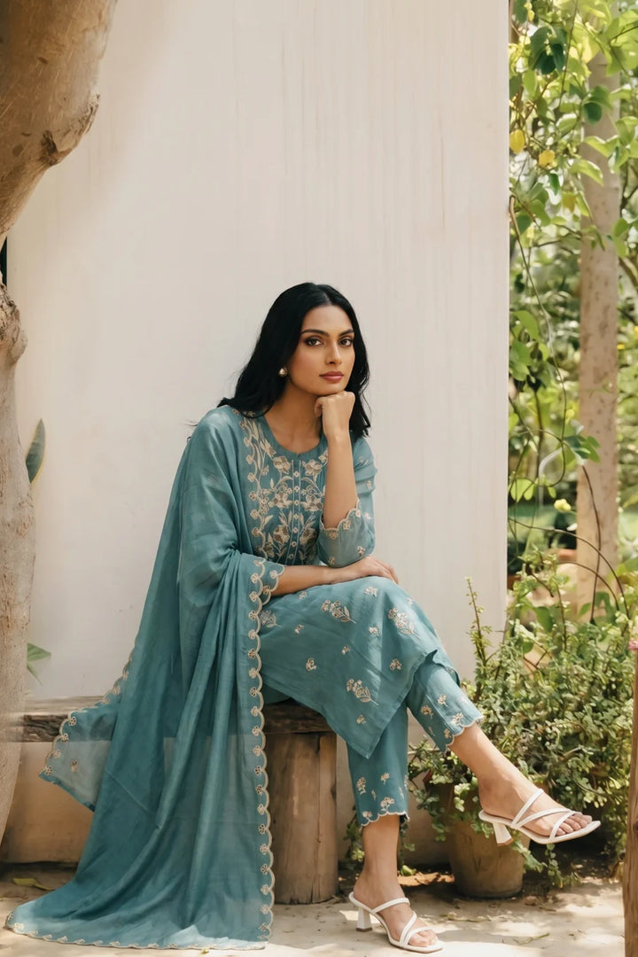 Noorani Thread Embroidered Kurta Set