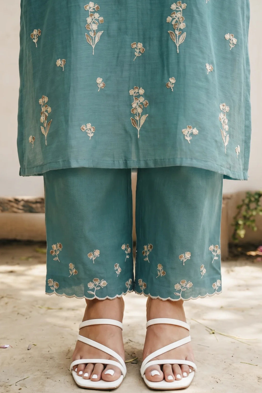 Noorani Thread Embroidered Kurta Set
