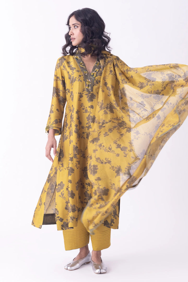 Nikhar Dupatta