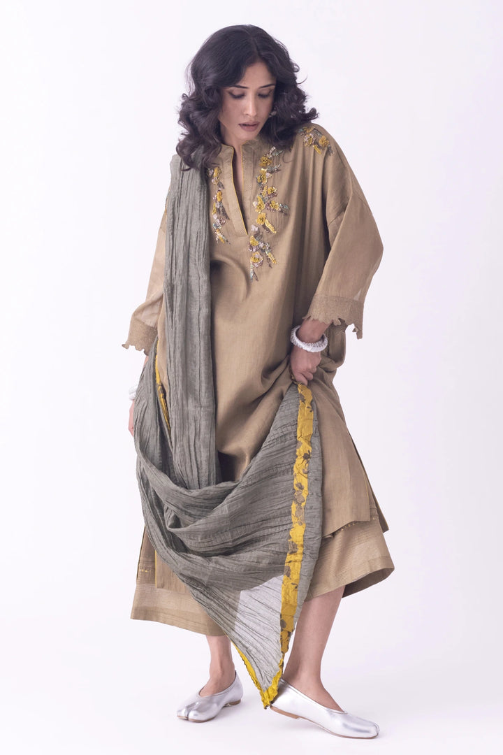 Rakta Dupatta