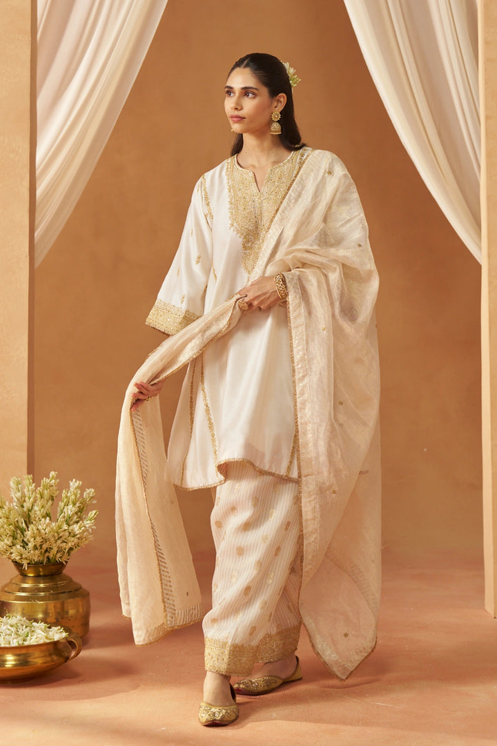 Maahgul Daisy Ivory Kalidaar Chauga with Salwar and Dupatta