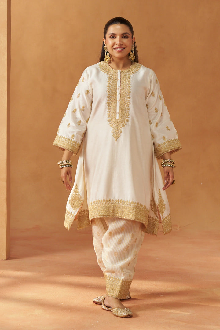 Zeenal Daisy Ivory A-Line Kaaftan with Salwar with Dupatta