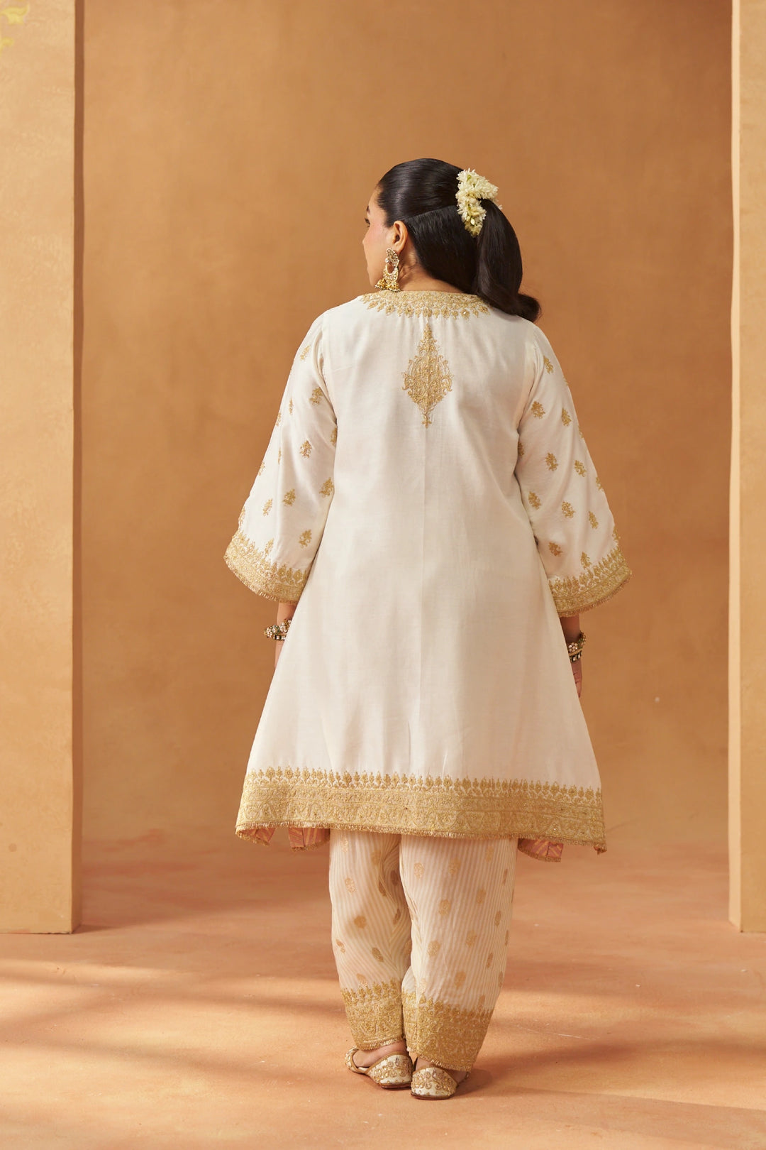 Zeenal Daisy Ivory A-Line Kaaftan with Salwar with Dupatta