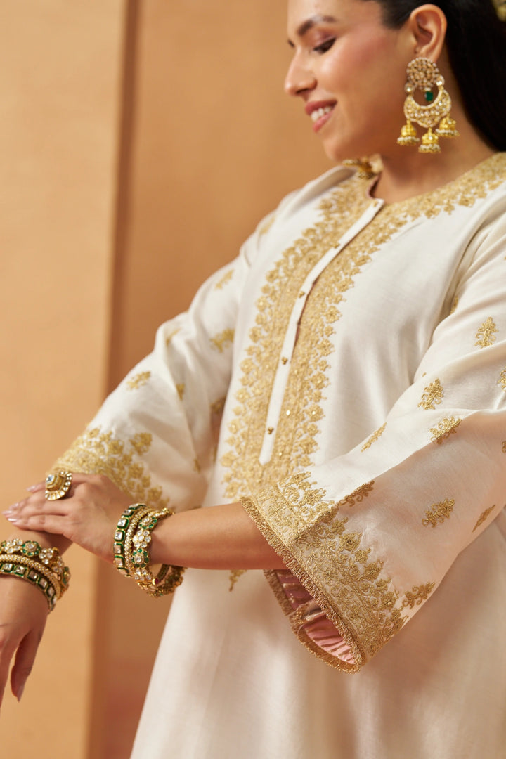 Zeenal Daisy Ivory A-Line Kaaftan with Salwar with Dupatta