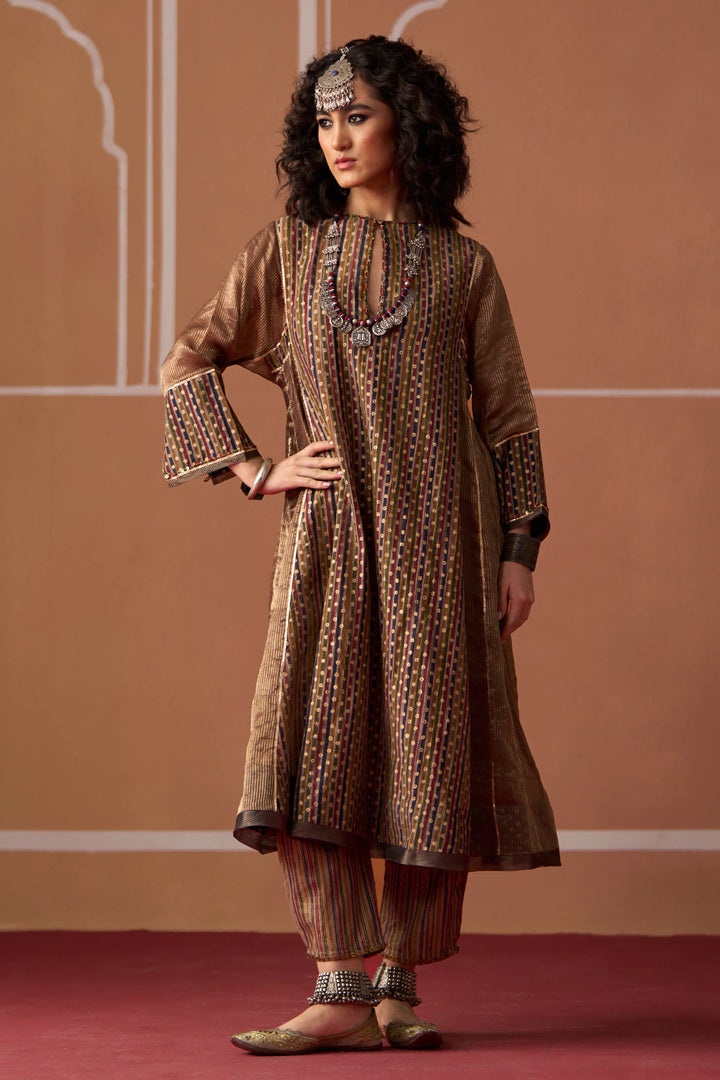 Kamya Kurta