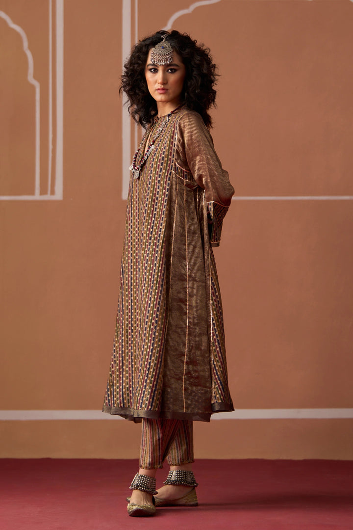 Kamya Kurta