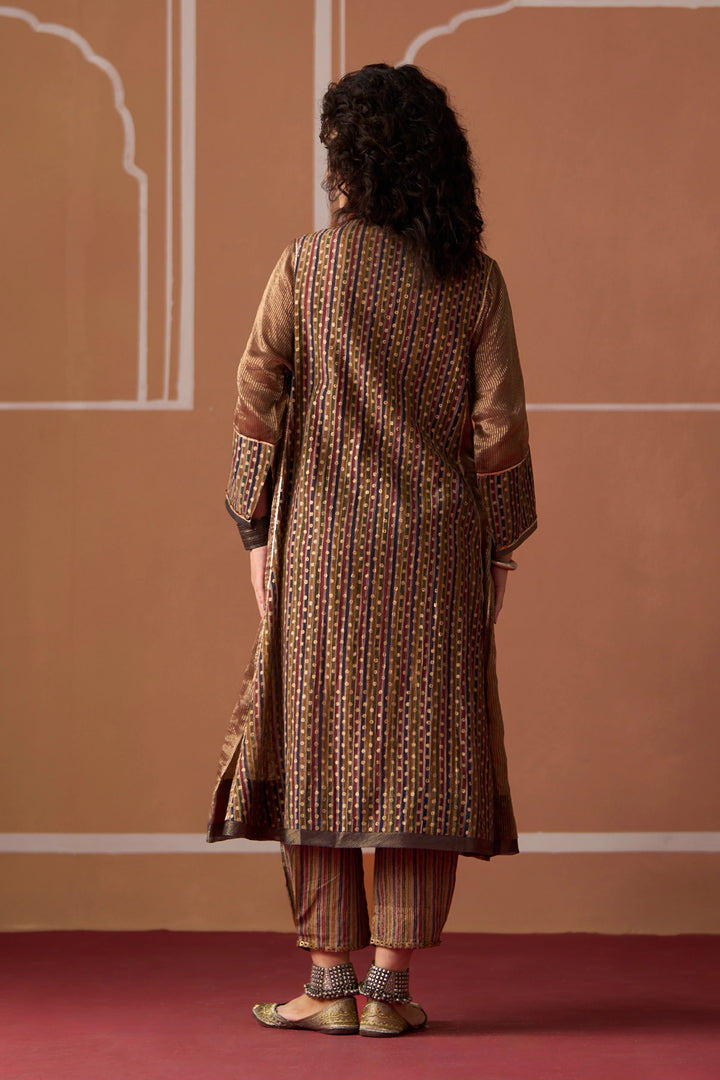 Kamya Kurta