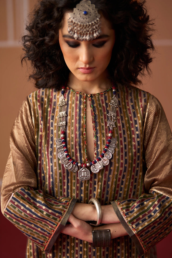 Kamya Kurta